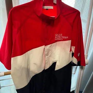GALLIS ADDICTION 반팔 셔츠 레드/화이트/블랙