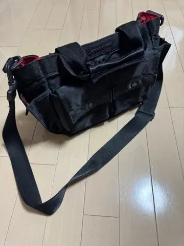 ARTISAN & ARTIST 블랙 숄더백