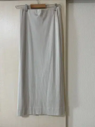 [ emmi atelier ] 릴랙스 리브 I 라인 스커트