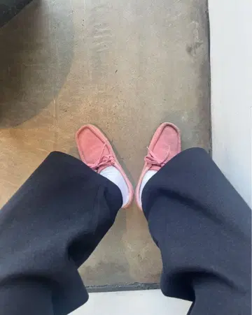 Clarks 왈라비 레어 컬러 핑크 사이즈 5 (가격 협상 가능)