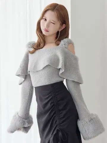 EATME 인조 모피 스트랩 오프숄더 리브 니트