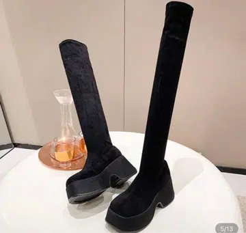 블랙 스웨이드 통굽 니하이 부츠