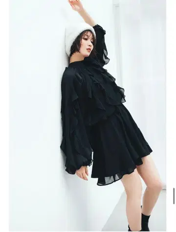 코코딜 오카자키 사에 콜라보 카스케이드 보타이 프릴 미니 원피스