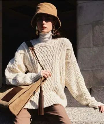 Mila Owen 구축 실루엣 케이블 니트 화이트