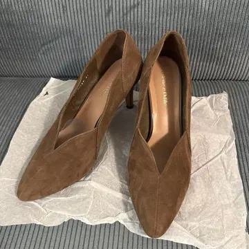 브라운 V컷 하이힐