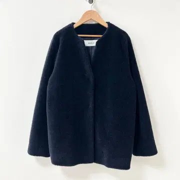 SOEJU 울 숏 보아 코트 네이비