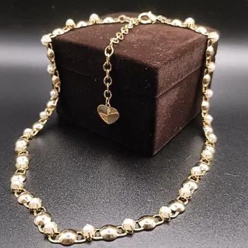 펄 x 골드톤 목걸이 기품을 두른 부드러운 빛