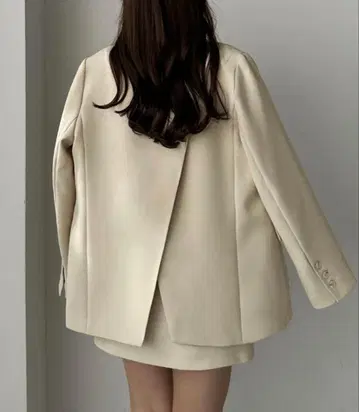 Louere 루엘레 백 슬릿 테일러드 자켓