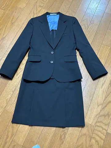 LES MUES 블랙 수트 자켓과 스커트 세트