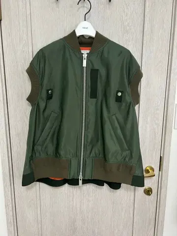 컨디션 최상 Sacai 이번 시즌 Nylon Twill Vest 올리브
