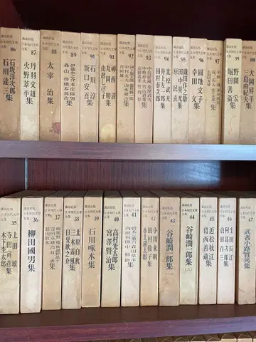 쇼와 36년에 간행된 앤티크 문학 전집입니다.