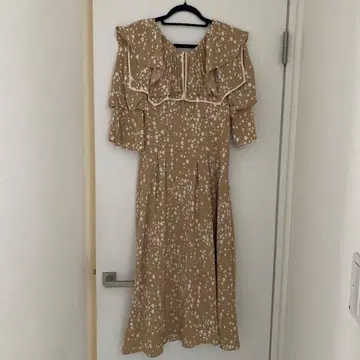 SNIDEL 프릴 도트 무늬 롱 원피스