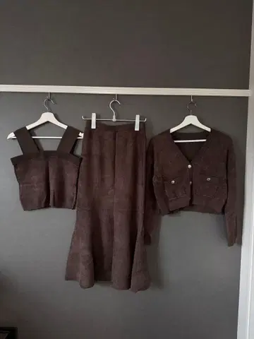 다크 브라운 가디건 상의 스커트 세트