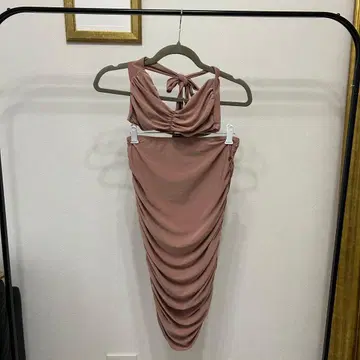 DAY & NIGHT 핑크 드레이프 드레스