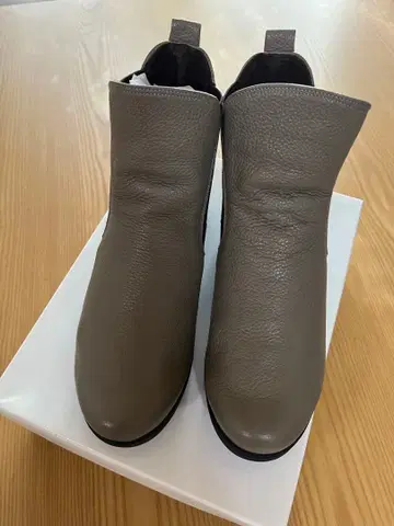 컨디션 최상 미사용에 가까운 피즈린 소가죽 부츠 23cm