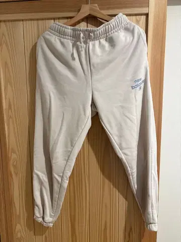 new balance 스웨트 팬츠 아이보리