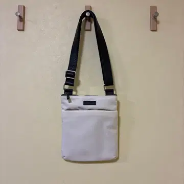 [ 엔메 로즈 ] 미사용 새상품!! 아이보리 숄더백