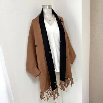 야마다야 새상품 그랜터블 소매 달린 별 디자인 니트 숄