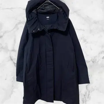 유니클로 하이브리드 다운 코쿤 코트 깔끔한 실루엣 M 다크 네이비