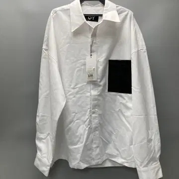OY 화이트 긴팔 셔츠 포켓 부착