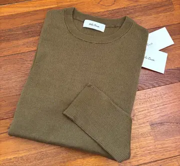 [ 택 포함 새상품 ] 미라 오웬 크루넥 리브 니트