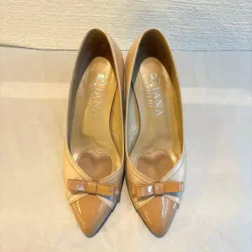 컨디션 최상 DIANA WELL FIT 베이지 리본 포함 하이힐 에나멜