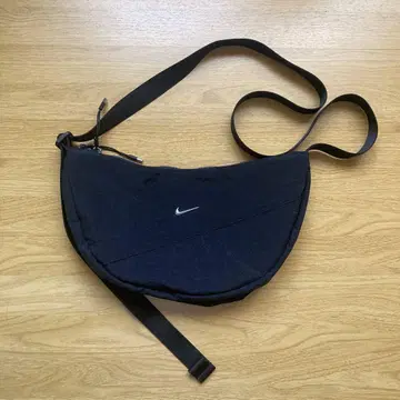 미사용 새상품 Nike 바디백 블랙