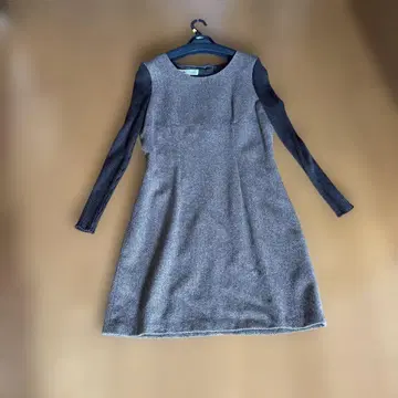 언클라인의 울 니트 원피스