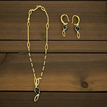 골드 컬러 목걸이와 후프 귀걸이 세트