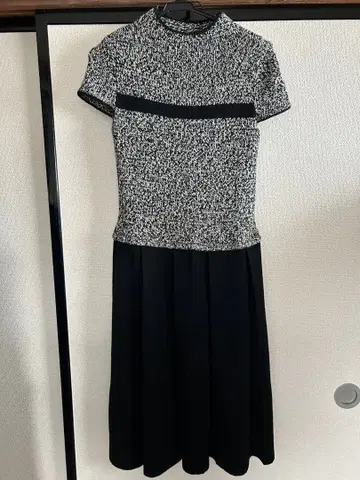 페이턴 플레이스 반팔 롱 원피스 블랙과 화이트 트위드