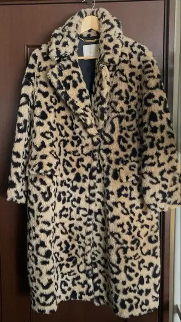 Grace Class 레오파드 히우 무늬 보아 코트