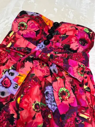 꽃무늬 스트랩리스 원피스