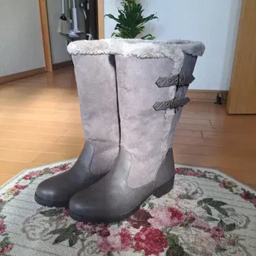 퍼가 달린 그레이 롱 부츠