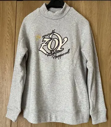 ZOY 자수 그레이 터틀넥 셔츠