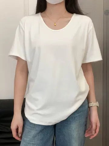 화이트 V넥 반팔T셔츠