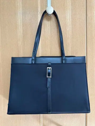 L.M.G.N. 비즈니스 백