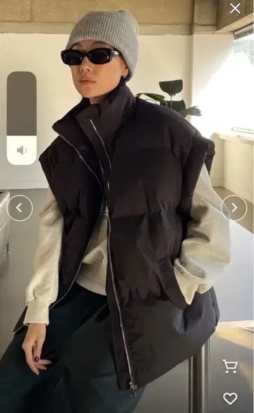 블랙 슬리브리스 다운 베스트