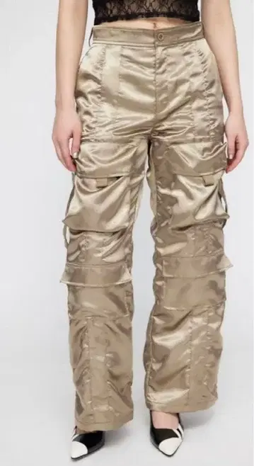 LAGUA GEM 골드 새틴 카고 팬츠 루즈핏