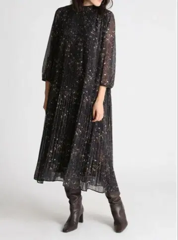 [ Mila Owen ] 미라 오웬 스탠드 칼라 플리츠 패턴 원피스