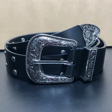 벨트 웨스턴 블랙 스터드 장식 전체 길이 104cm 폭 3.7cm