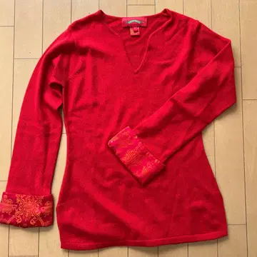 상하이 탕 빨간색 V넥 니트 긴팔