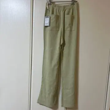 프라이오리티 라이트 그린 슬릿 캐주얼 팬츠