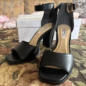 블랙 하이힐 오픈토