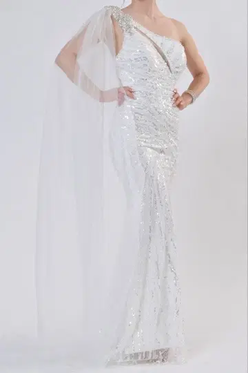 화이트 콘테스트 드레스