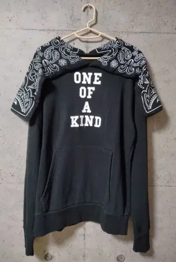G-DRAGON 지용 ONE OF A KIND 공식 풀오버 후드티