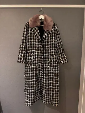 퍼 카라 부착 트위드 롱 코트