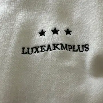 LUXEAKMPLUS 화이트 터틀넥 스웨터