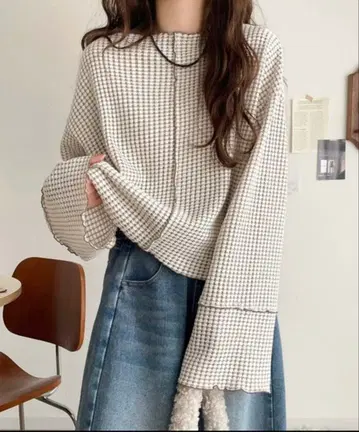 체크 무늬 플레어 슬리브 티셔츠