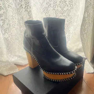 가격 인하 가능 [ MOUSSY ] 블랙 가죽 통굽 부츠