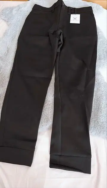 SERENITA 블랙 슬림핏 팬츠